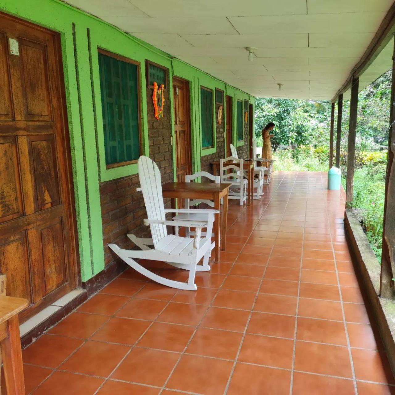 Eco-Lodge El Porvenir. Santa Cruz Bilik gambar